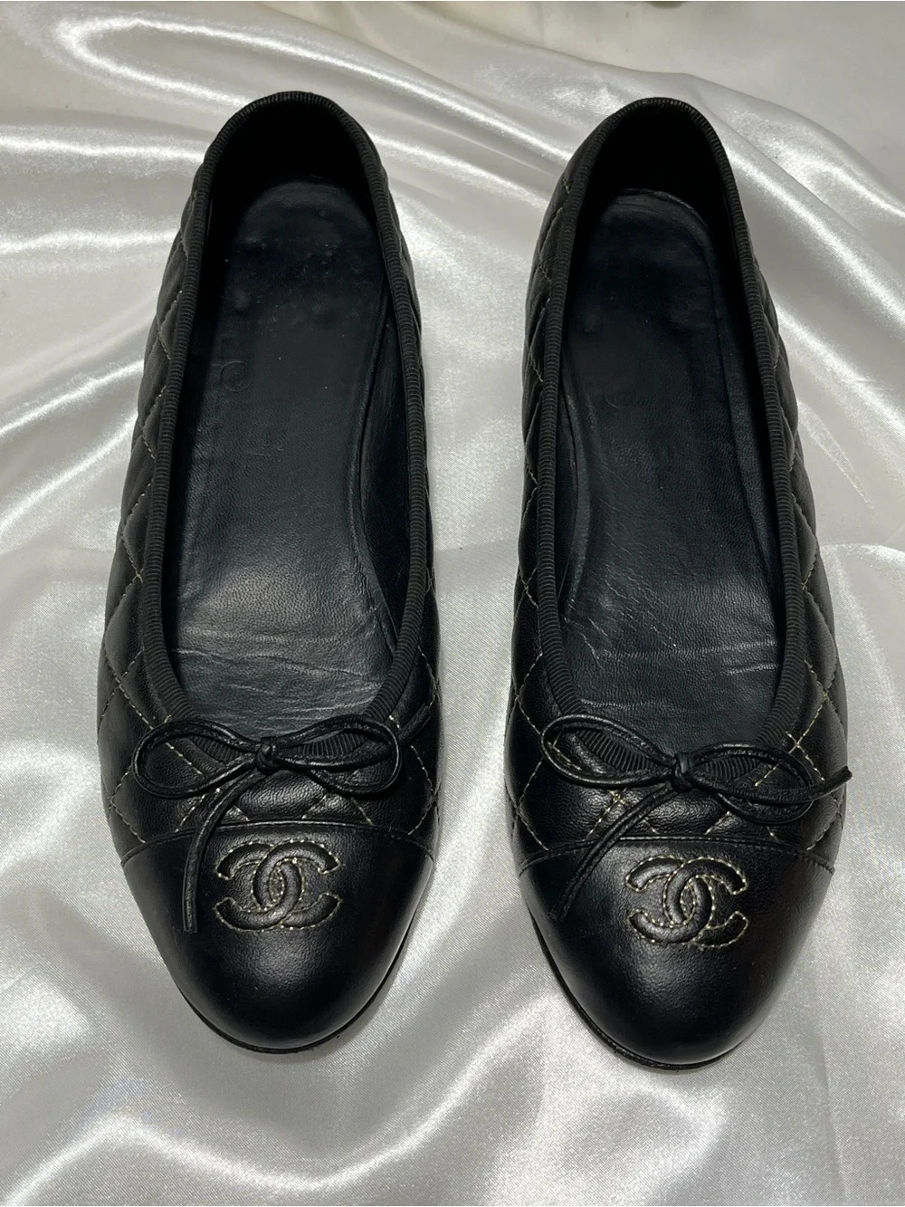 CHANEL Black Quilted Leather Ballet Flats with CC Logo